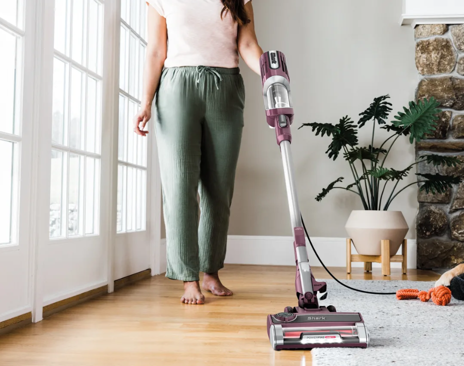 Shark stick vacuum cleaners - Bare floors and carpet performance (1)